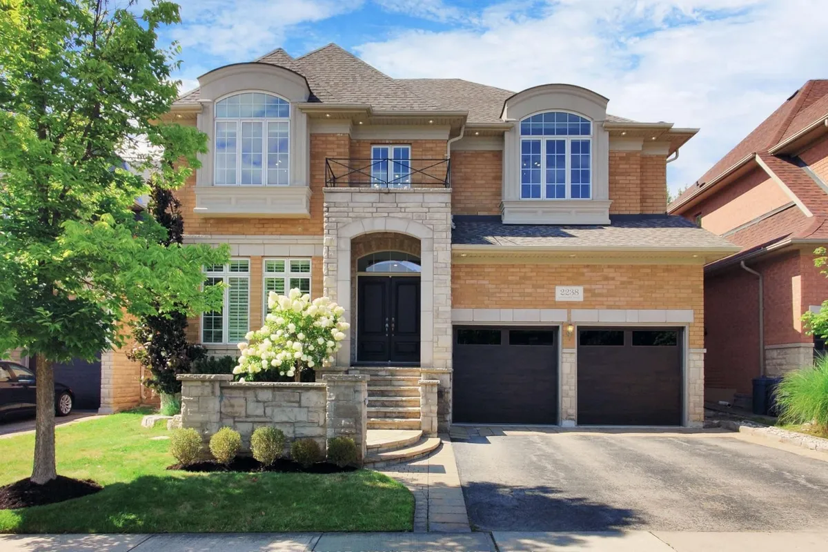 2238 Lyndhurst Drive, ON L6H 7V4