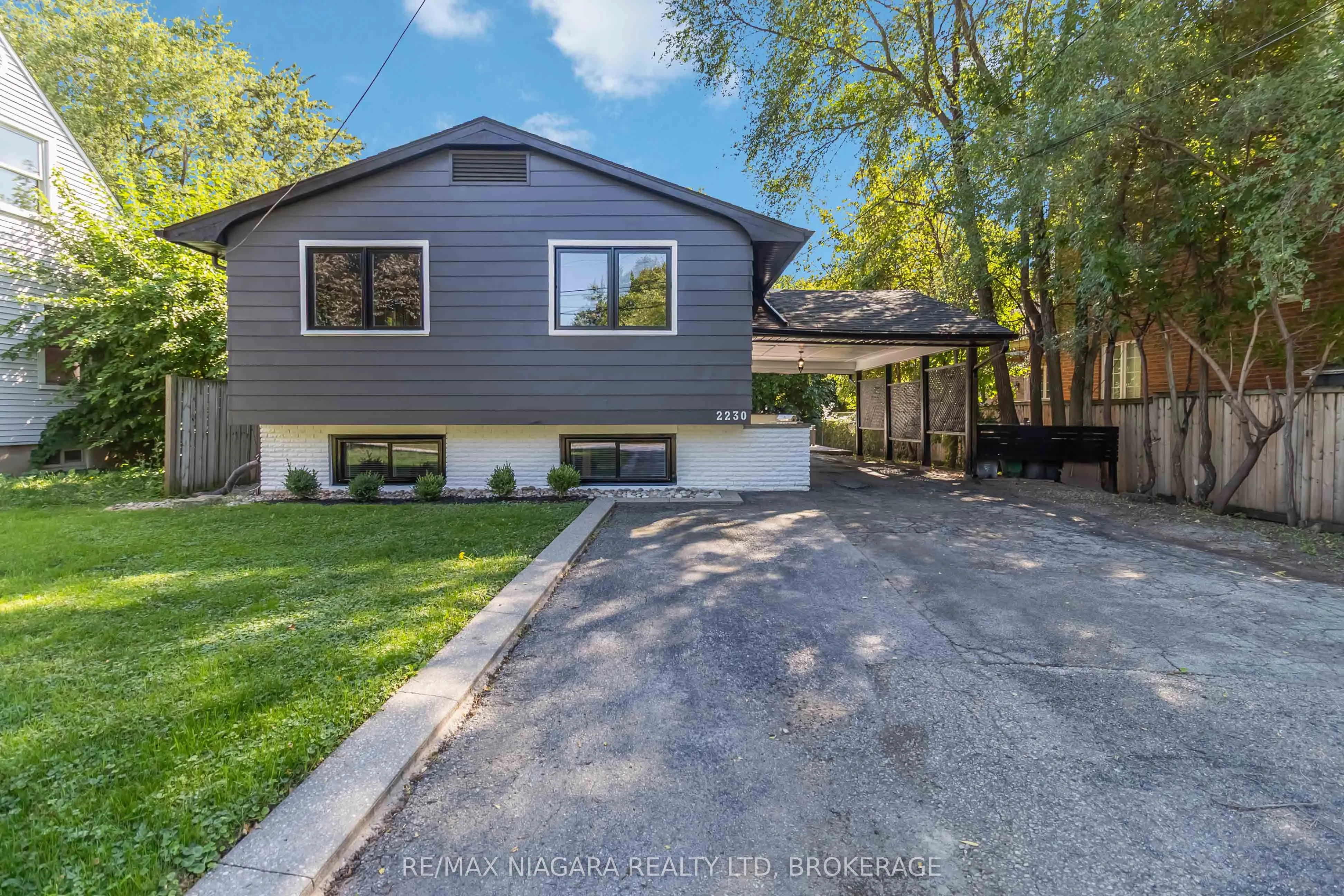 2230 QUEENSWAY Drive, ON L7R 3T1