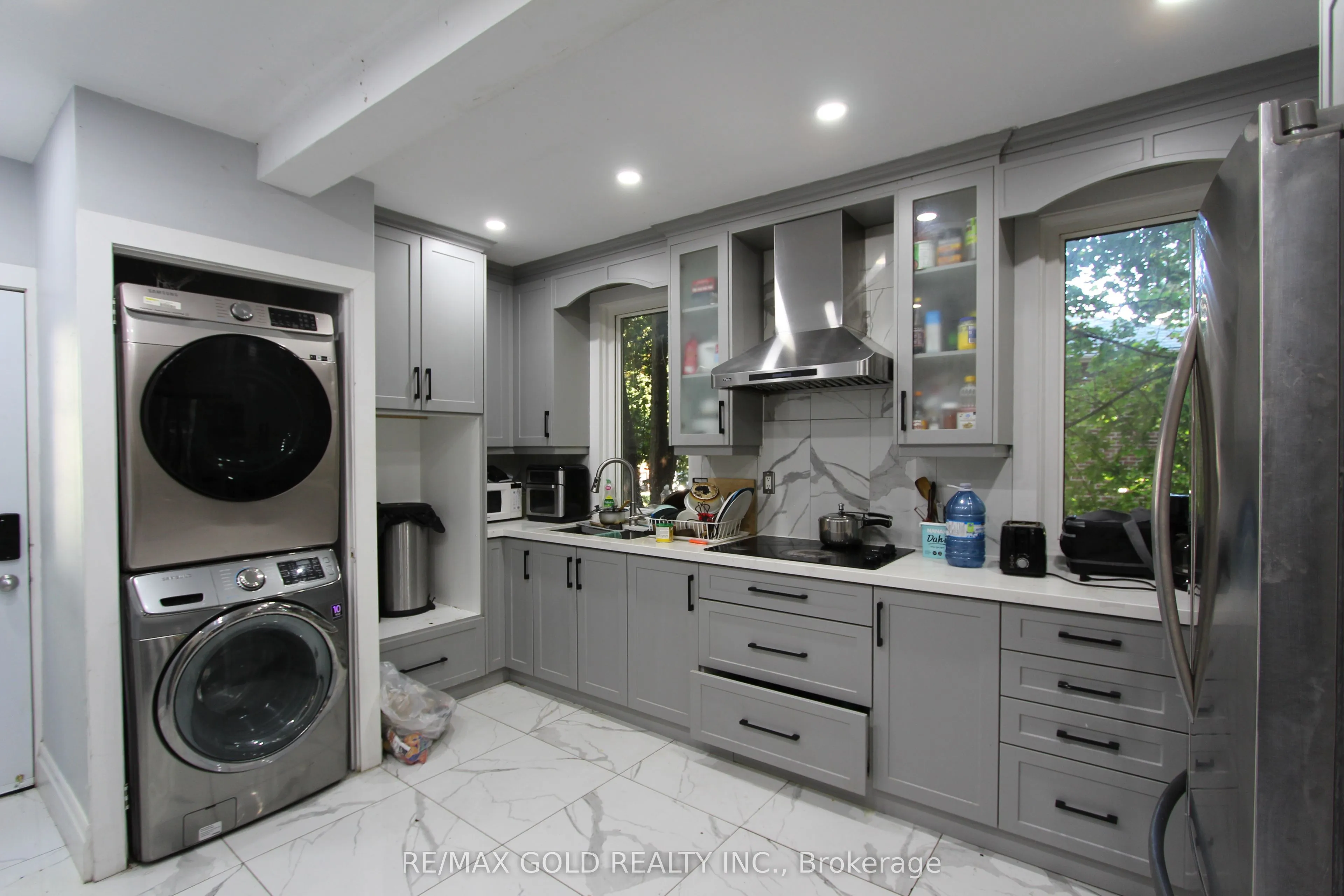 961 Lakeshore Road, ON L5H 1H8