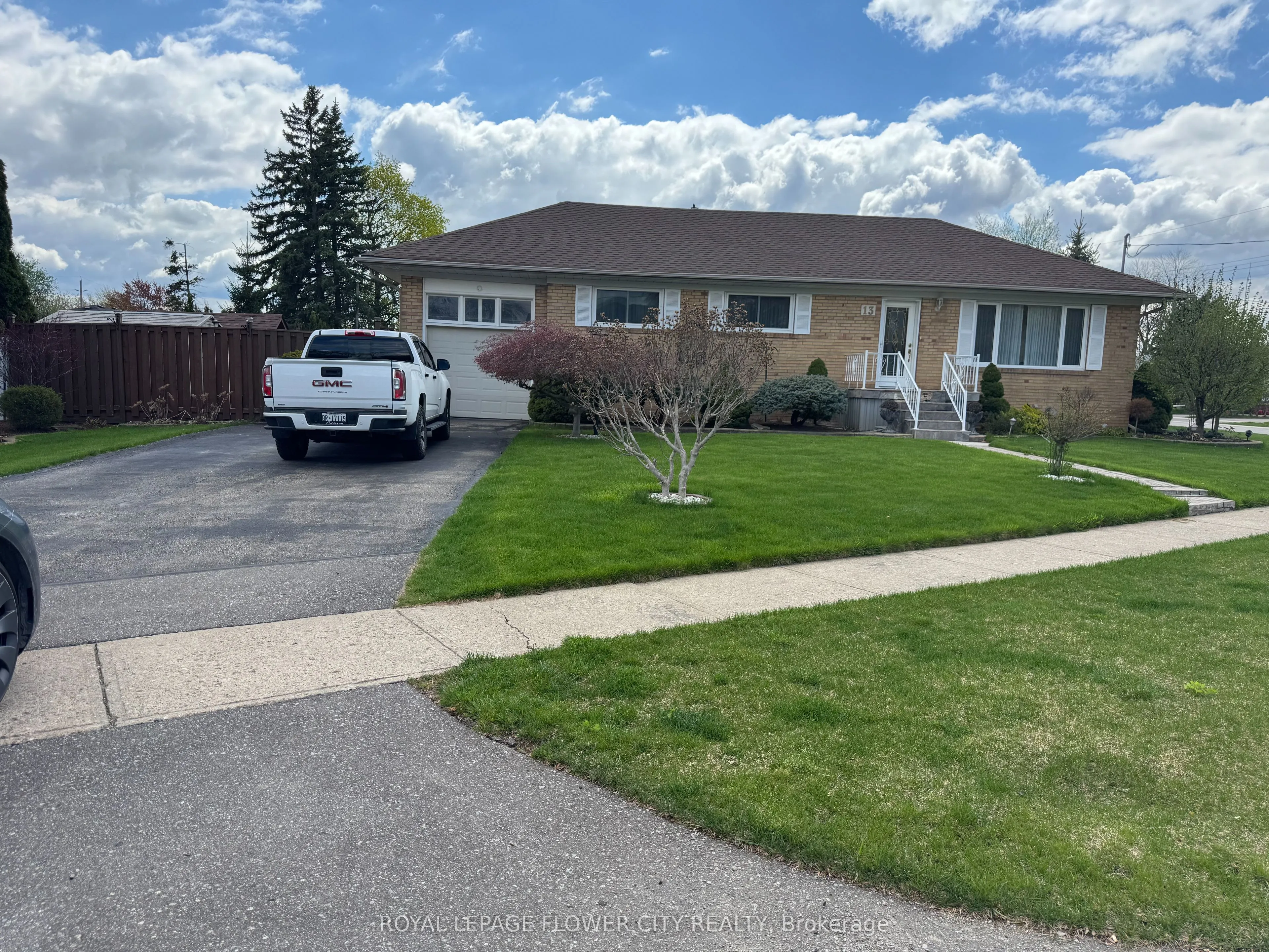 13 Bairstow Crescent, ON L7G 1L9