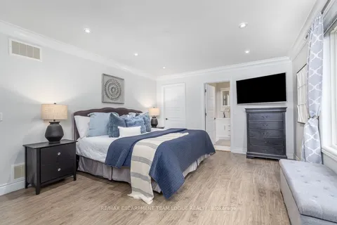 816 Tanager Avenue, ON L7T 2Y2