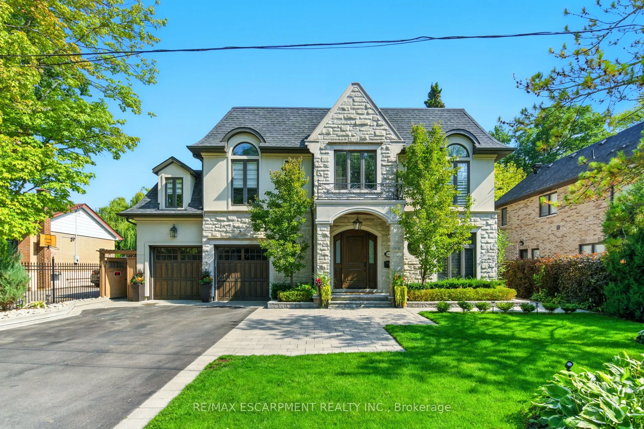 1499 Trotwood Avenue, ON L5G 3Z8