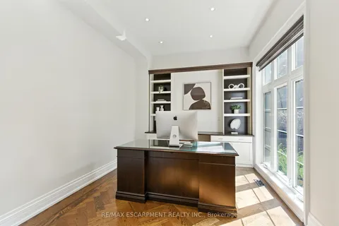 1499 Trotwood Avenue, ON L5G 3Z8