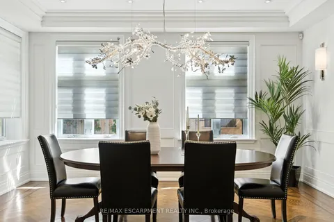 1499 Trotwood Avenue, ON L5G 3Z8