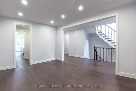 1029 Lorne Park Road, ON L5H 2Z9