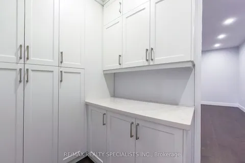 1029 Lorne Park Road, ON L5H 2Z9