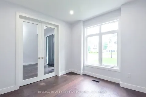 1029 Lorne Park Road, ON L5H 2Z9