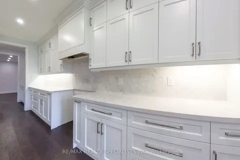 1029 Lorne Park Road, ON L5H 2Z9