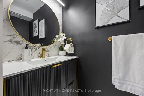 3049 Golden Orchard Drive, ON L4X 2V1