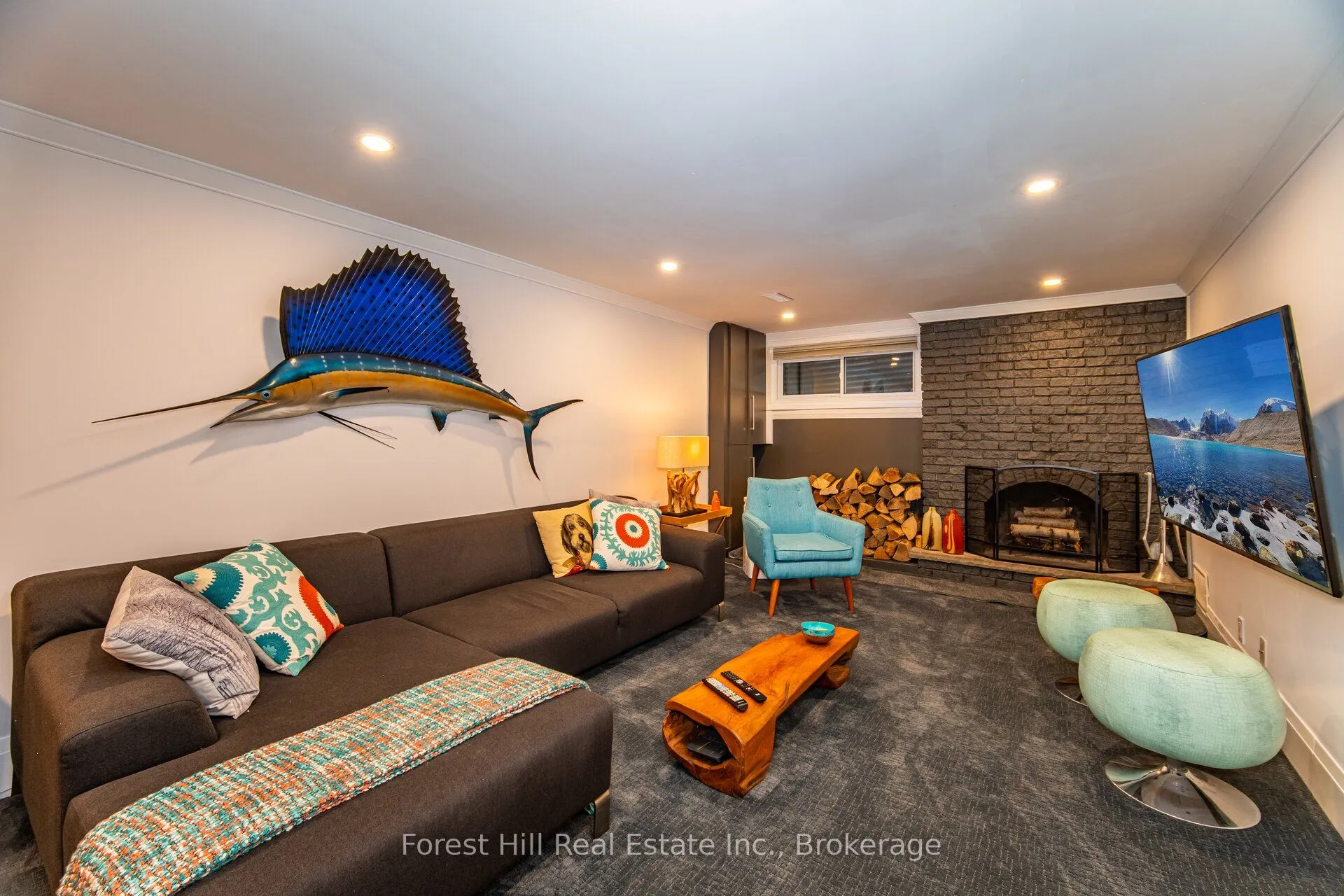 28 Decarie Circle, ON M9B 3H9