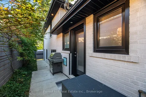 28 Decarie Circle, ON M9B 3H9