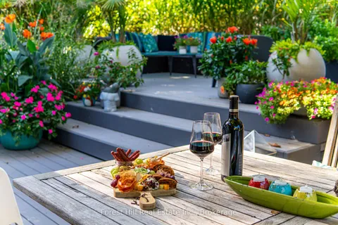 28 Decarie Circle, ON M9B 3H9