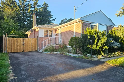 28 Eringate Drive, ON M9C 3Y7