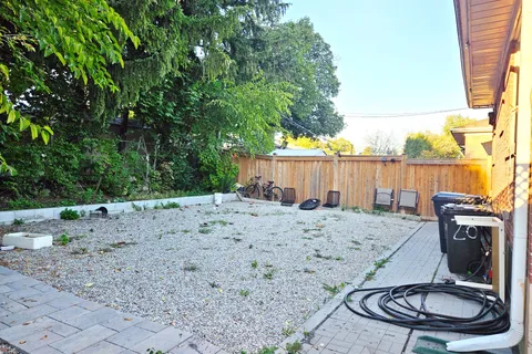 28 Eringate Drive, ON M9C 3Y7