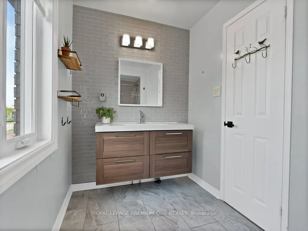 417 Kingsview Drive, ON L7E 1J4