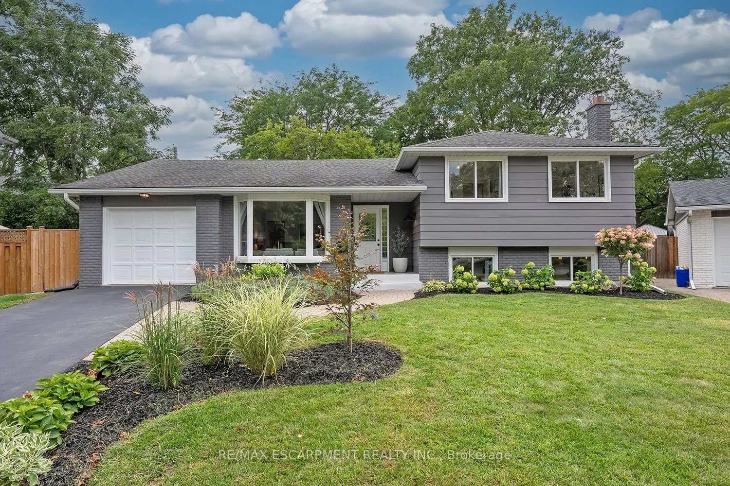 406 Oakwood Drive, ON L7N 1X2