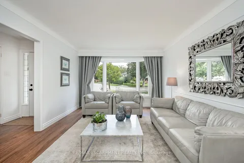 406 Oakwood Drive, ON L7N 1X2