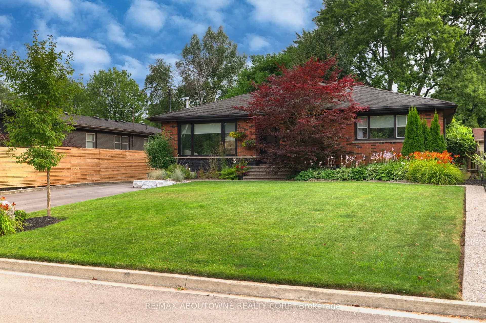 544 Maplehill Drive, ON L7N 2W1