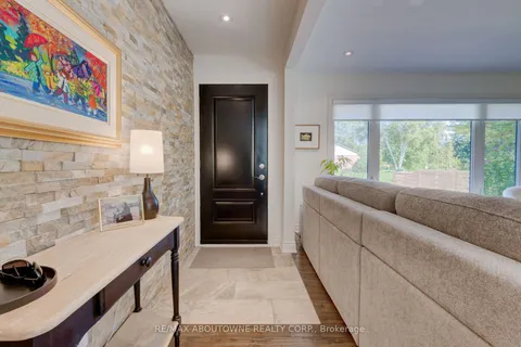 544 Maplehill Drive, ON L7N 2W1