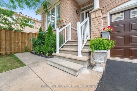 17 Eaglefield Gate, ON L7A 3S2