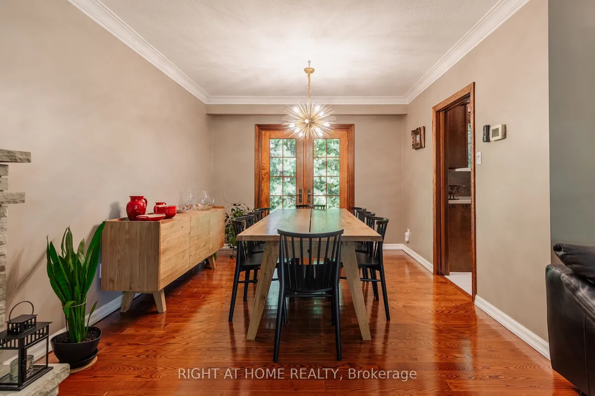 3325 Enniskillen Circle, ON L5C 2M9