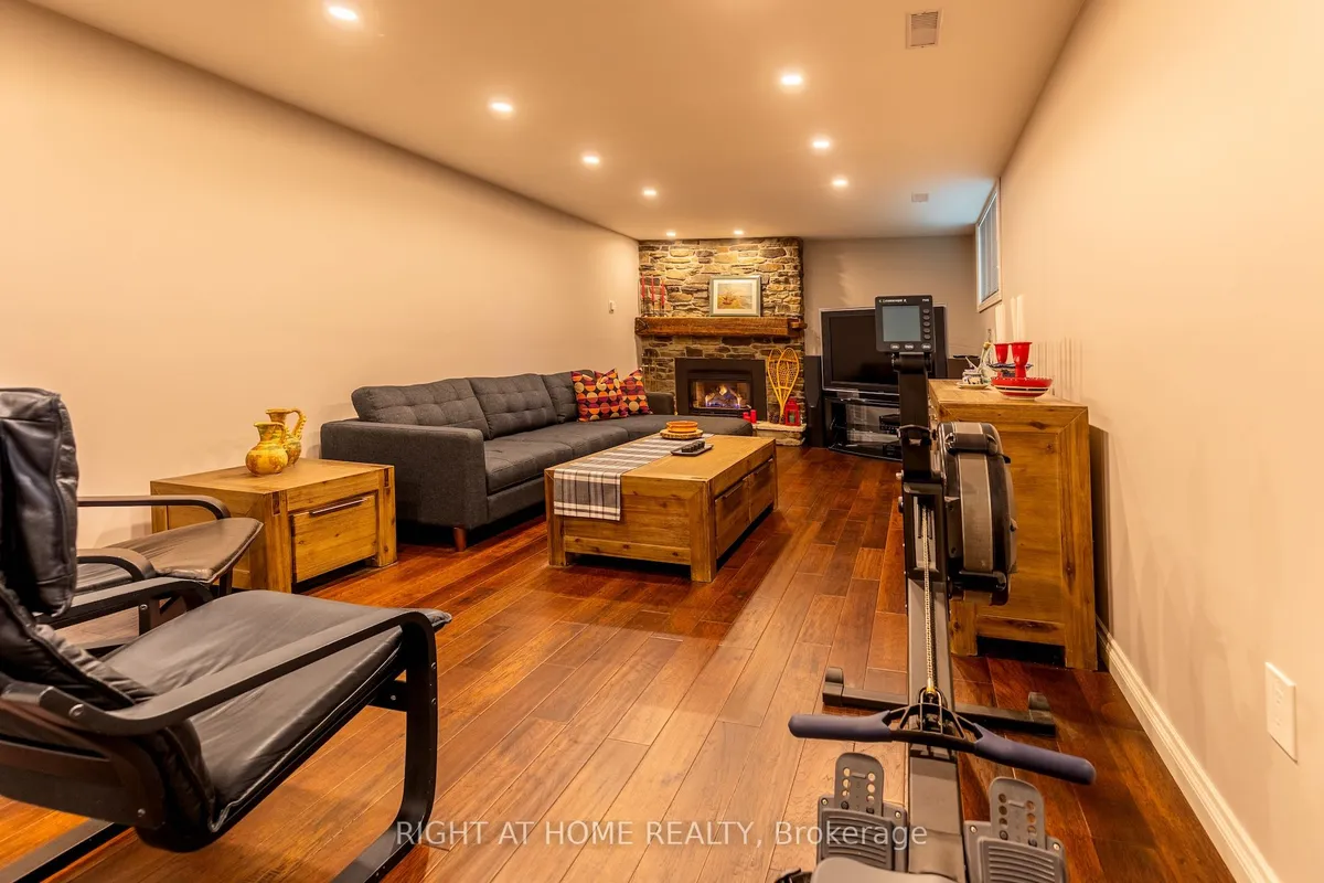 3325 Enniskillen Circle, ON L5C 2M9