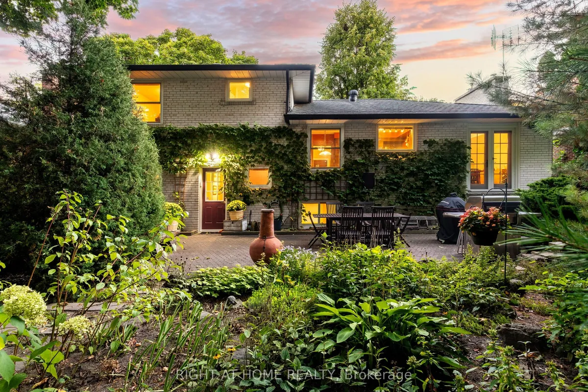 3325 Enniskillen Circle, ON L5C 2M9