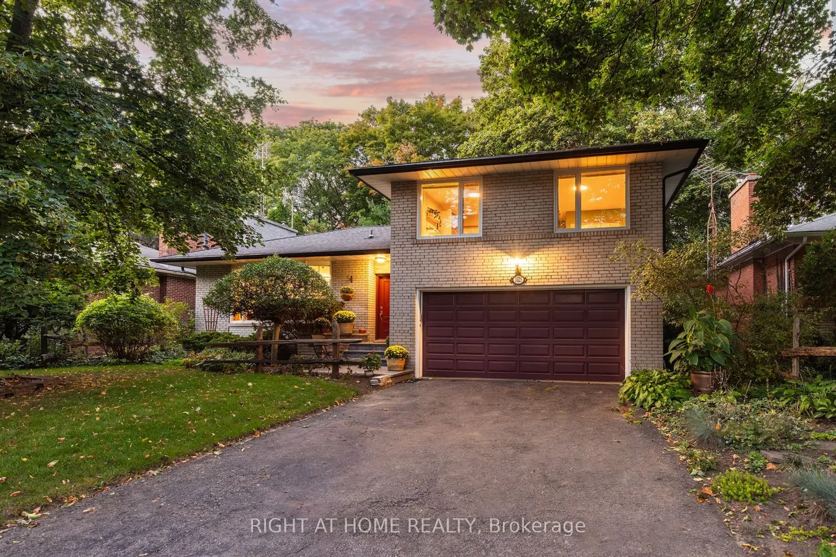 3325 Enniskillen Circle, ON L5C 2M9