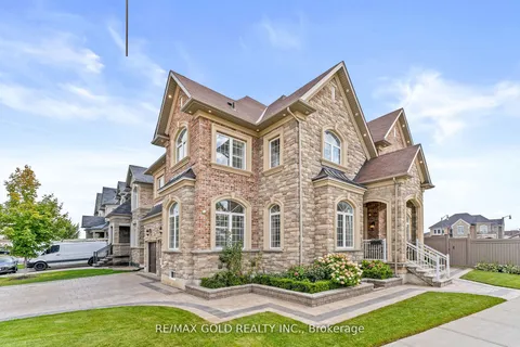 19 Martin Byrne Drive, ON L6P 4G2