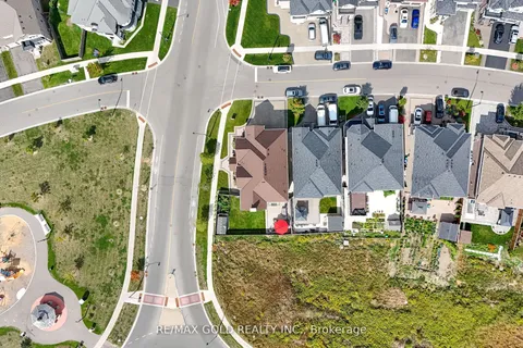 19 Martin Byrne Drive, ON L6P 4G2