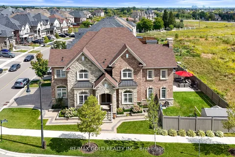 19 Martin Byrne Drive, ON L6P 4G2