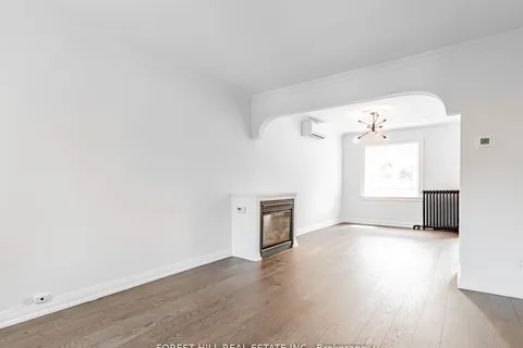 123 Bowie Avenue, ON M6E 2P8