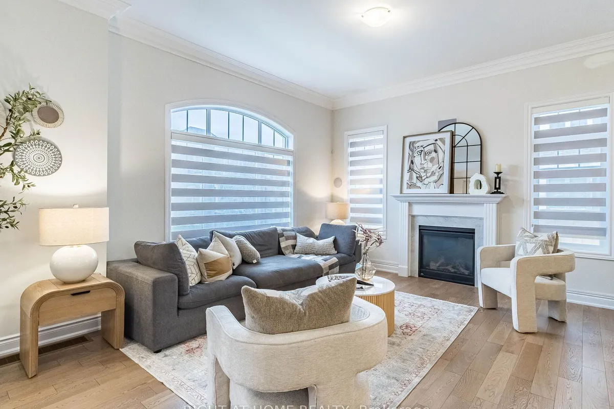 95 Viva Gardens, ON L6H 0Z2