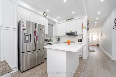 152 Vanhorne Close, ON L7A 0Y2