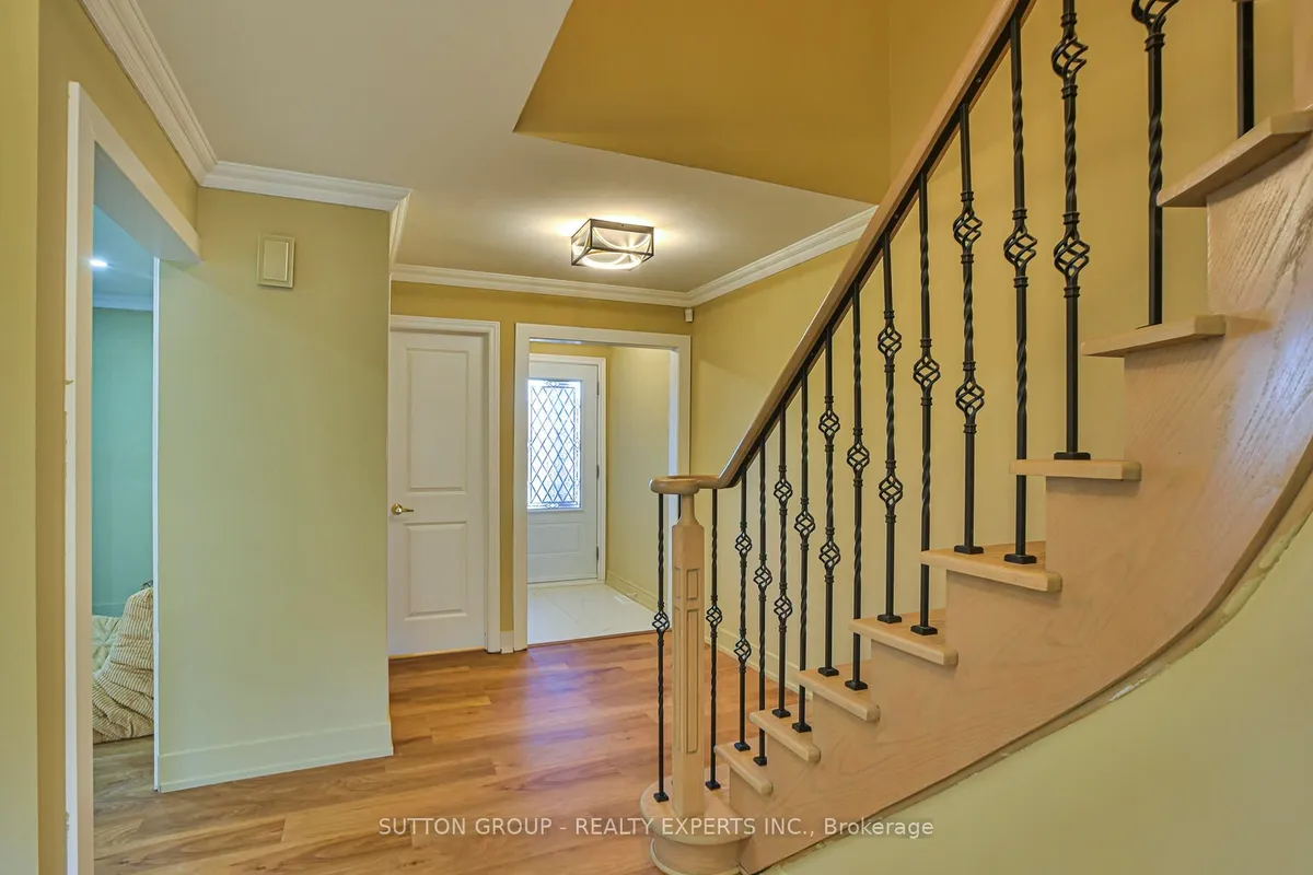 4322 Shelby Crescent, ON L4W 3T3