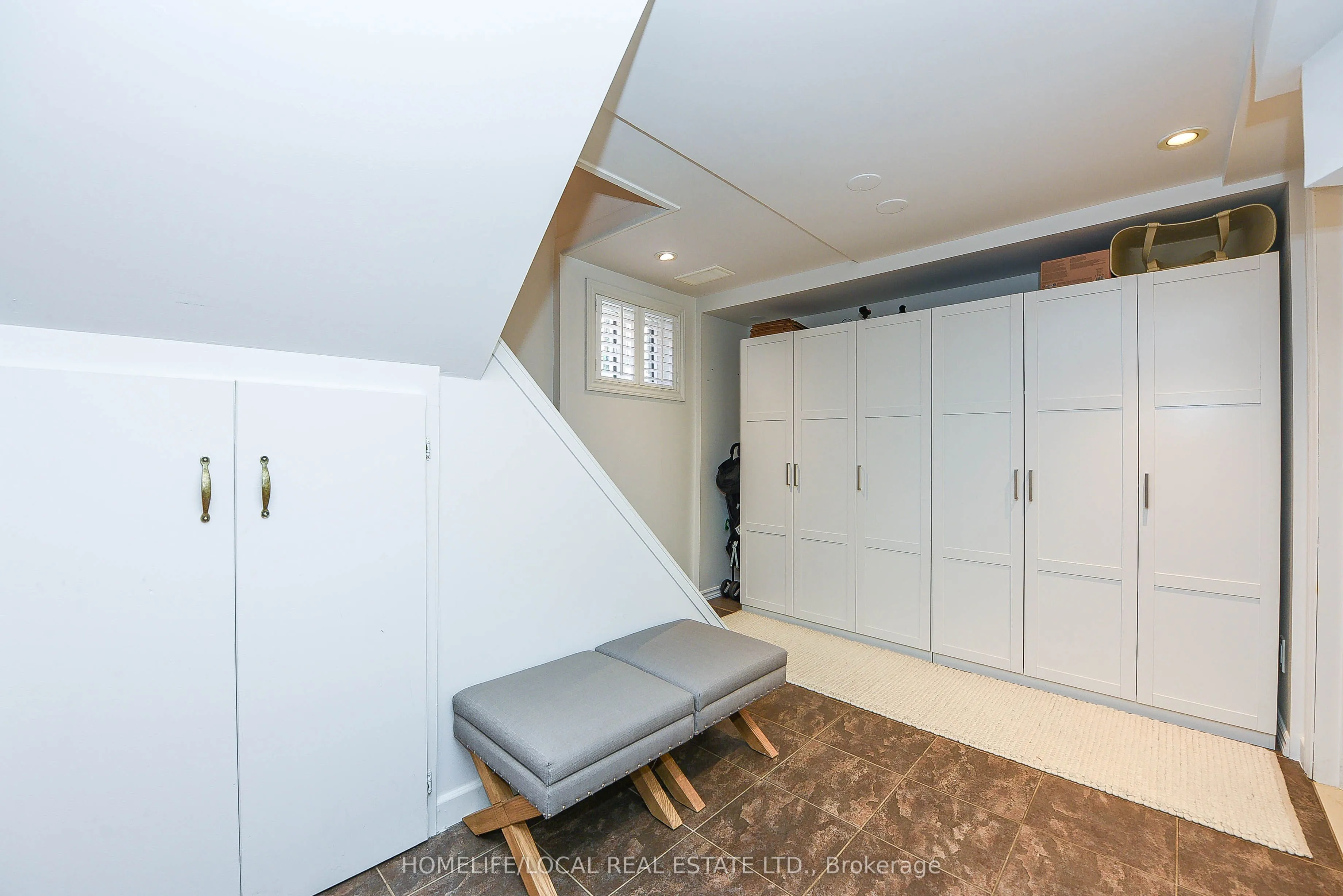 570 Exbury Crescent, ON L5G 2P4