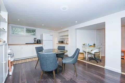 570 Exbury Crescent, ON L5G 2P4