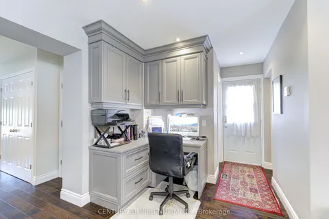 17 Evesham Crescent, ON L6T 3R9