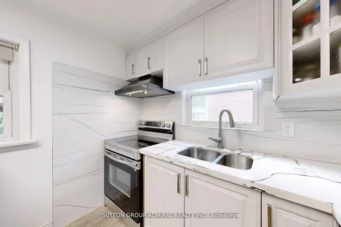 14 Spears Street, ON M6N 3X7