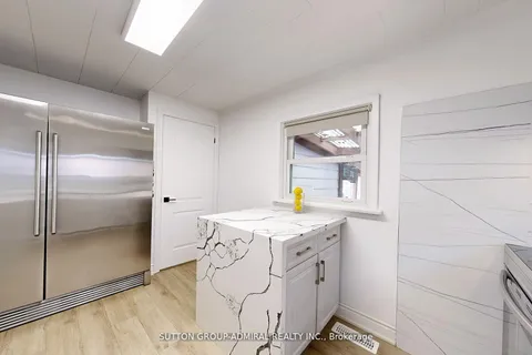 14 Spears Street, ON M6N 3X7