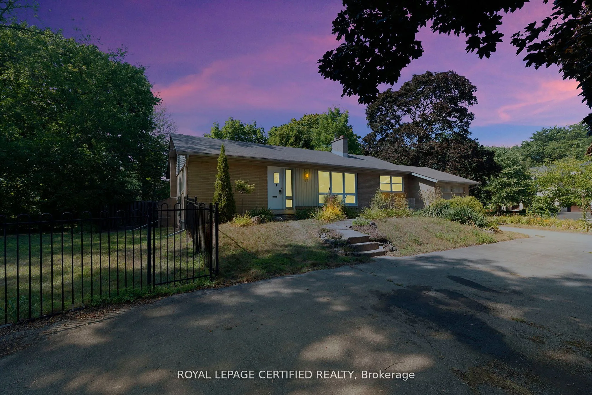 122 Selgrove Crescent, ON L6L 1L3