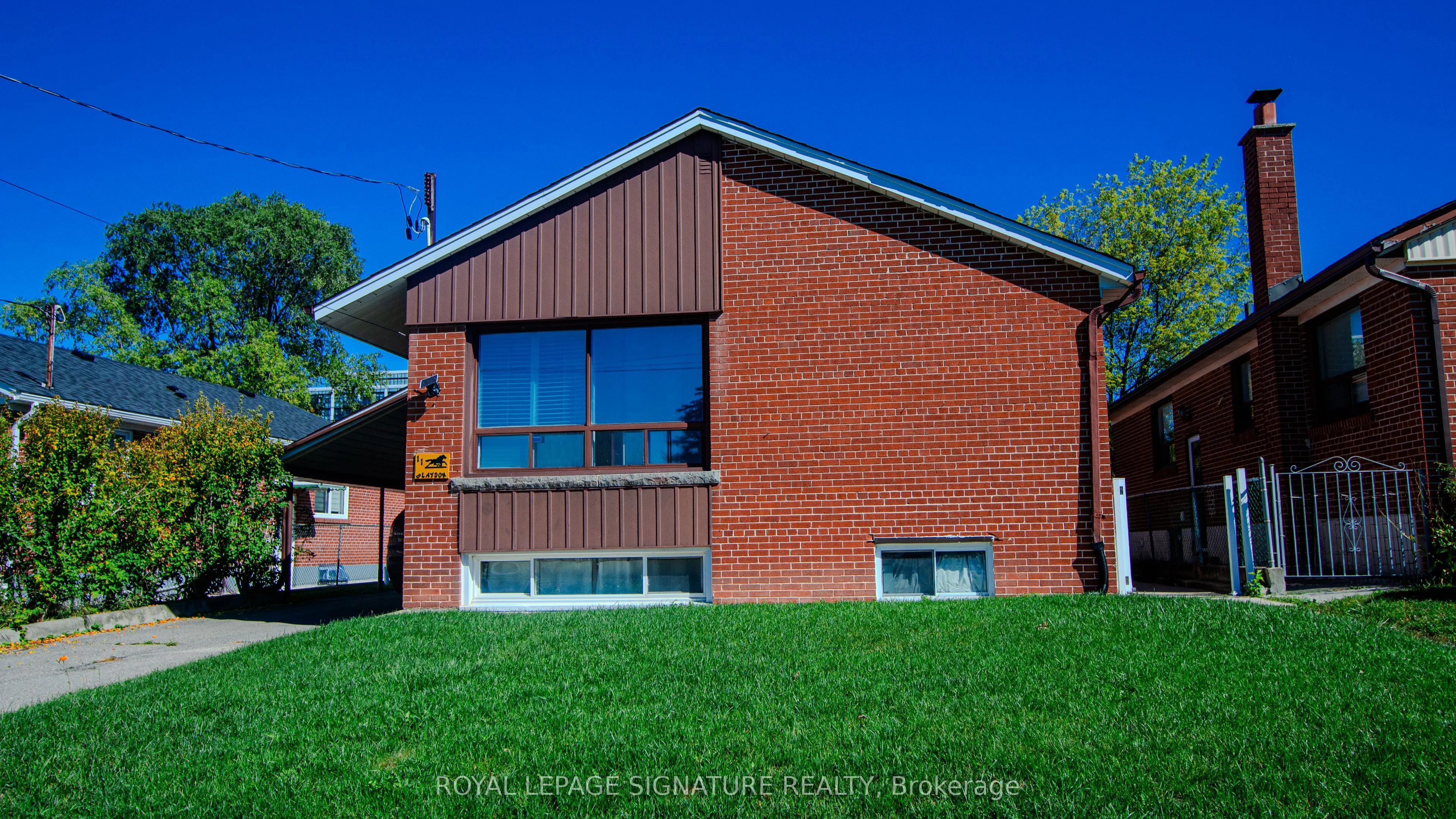 11 Blaydon Avenue, ON M3M 2C9