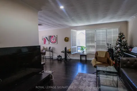 11 Blaydon Avenue, ON M3M 2C9