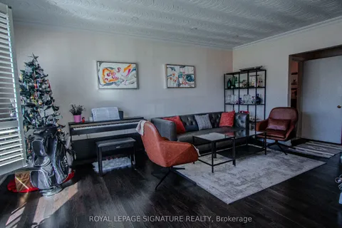 11 Blaydon Avenue, ON M3M 2C9