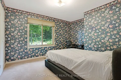 1360 LAKESHORE Road, ON L6L 1G2