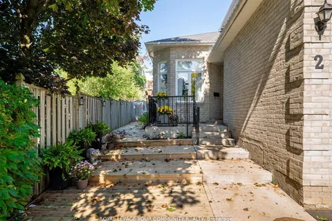 2 Lawton Court, ON L9W 4X4