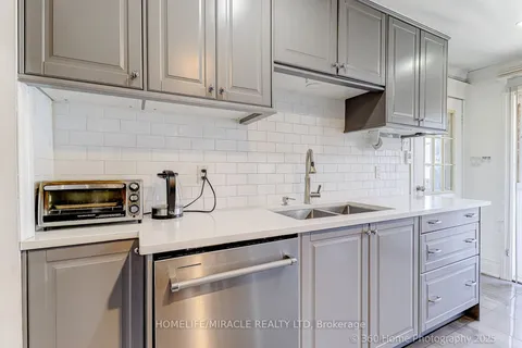 212 Symington Avenue, ON M6P 3W6