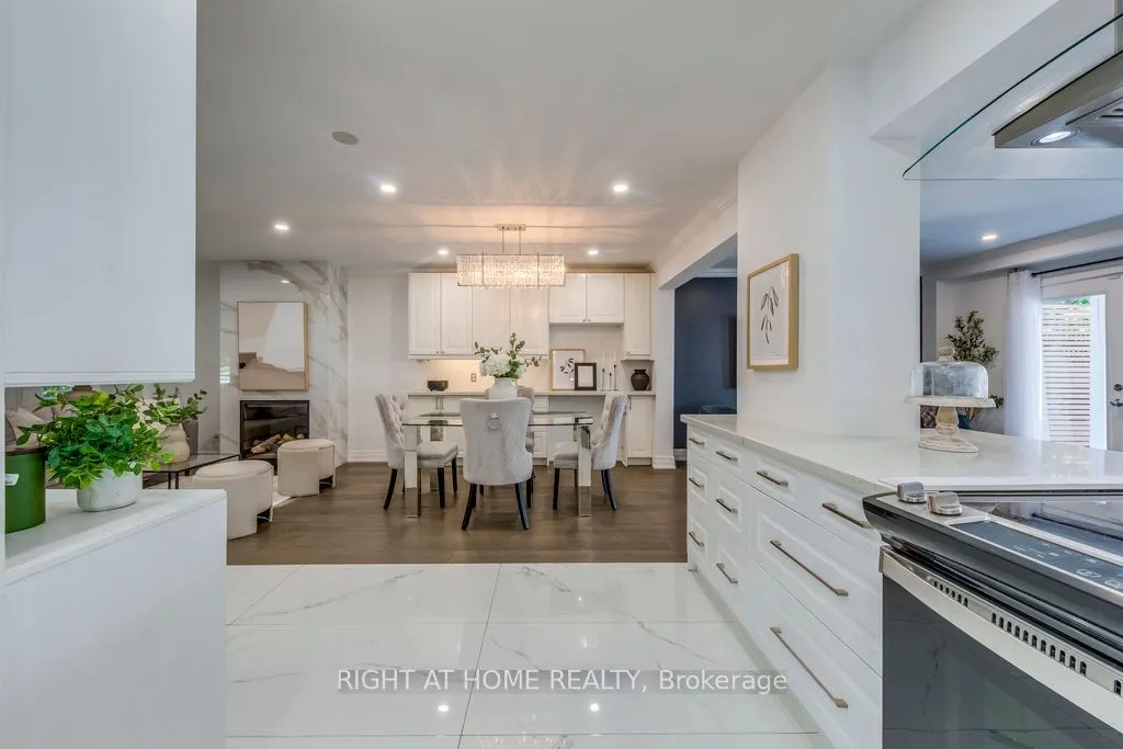 43 South Kingsway N/A, ON M6S 3T2