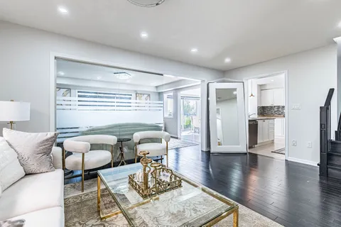 8 Locomotive Crescent, ON L7A 0T7