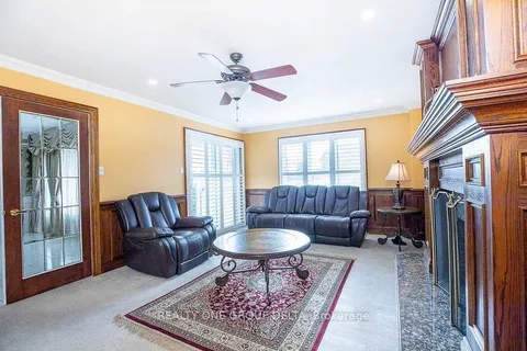 1918 Royal Credit Boulevard, ON L5M 4Y1